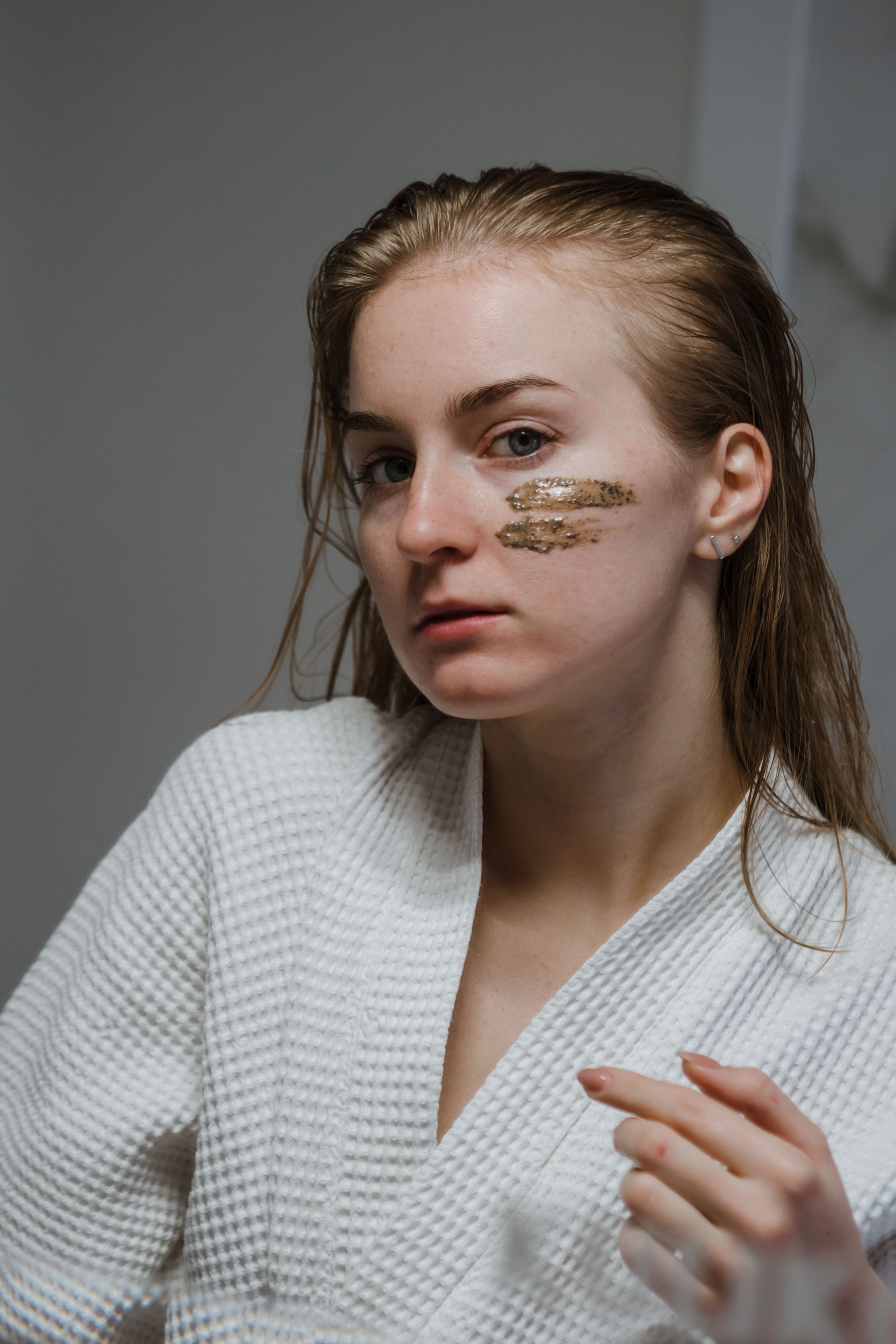 Come Avere una Pelle Più Luminosa e Radiosa: Consigli Semplici di Skincare